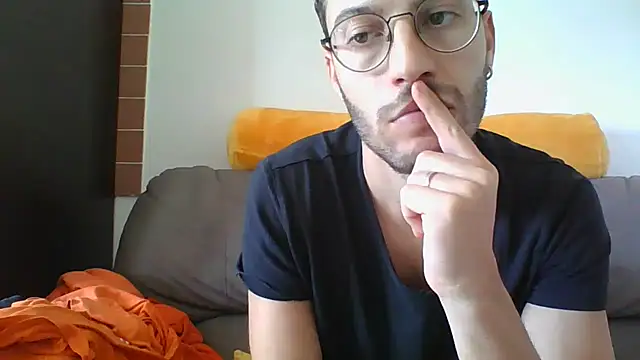 Amicisegreti online show from 28, 10, 2025