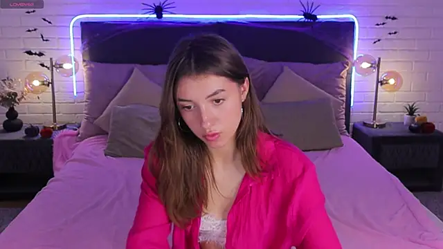 SweetVikki online show from 4, 11, 2025