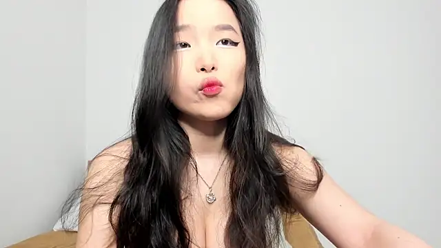 Soyun Mia online show from 26, 4, 2026