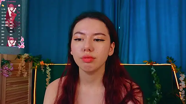 Snapshot of JenniferGlover chatting on 14, 11, 2025 JenniferGlover online show from 14, 11, 2025