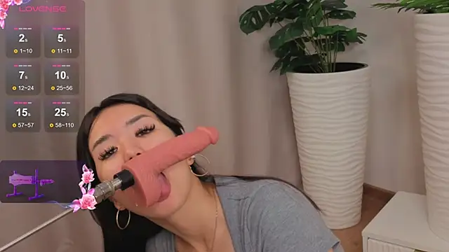 Snapshot of HellyPolly chatting on 6, 10, 2025 HellyPolly online show from 6, 10, 2025