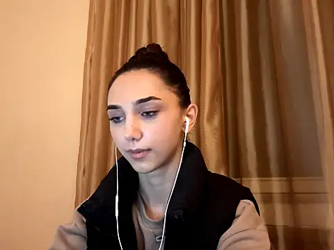 LinaMour online show from 3, 10, 2025