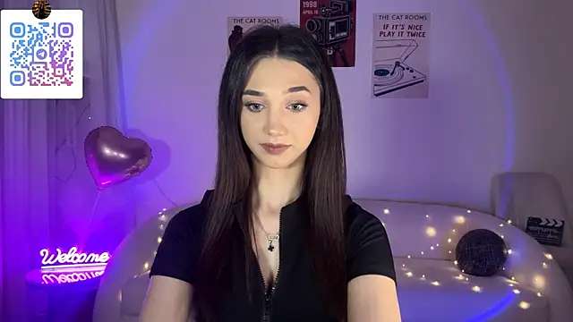 Snapshot of LinaMour chatting on 23, 6, 2026 LinaMour online show from 23, 6, 2026