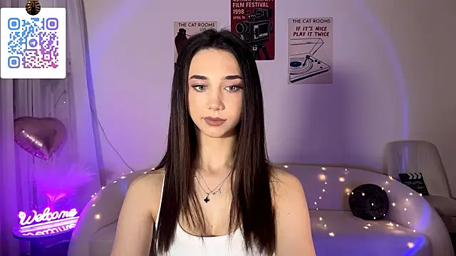 Snapshot of LinaMour chatting on 18, 6, 2026 LinaMour online show from 18, 6, 2026