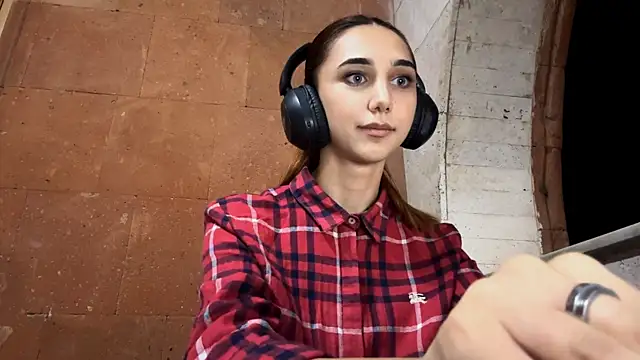 LinaMour online show from 10, 9, 2025