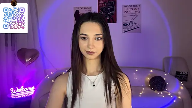 Snapshot of LinaMour chatting on 19, 6, 2026 LinaMour online show from 19, 6, 2026