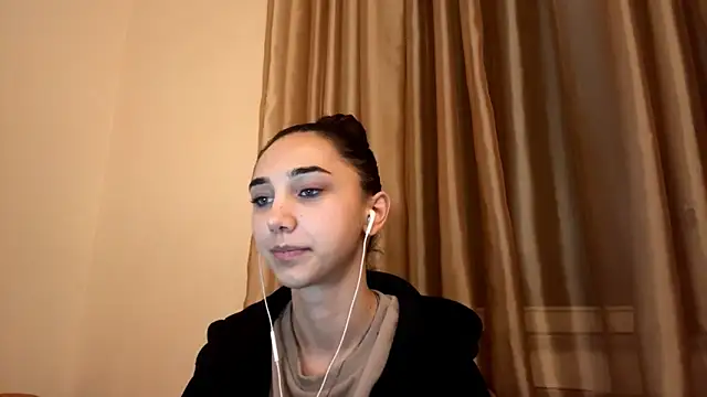 LinaMour online show from 4, 10, 2025