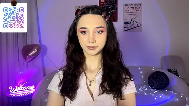 Snapshot of LinaMour chatting on 10, 6, 2026 LinaMour online show from 10, 6, 2026