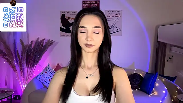 Snapshot of LinaMour chatting on 3, 7, 2026 LinaMour online show from 3, 7, 2026