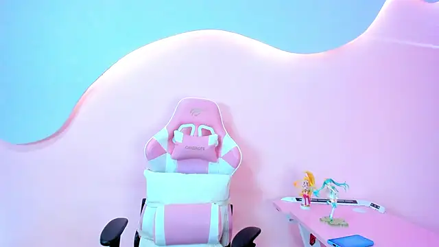 SkylerBloomm online show from 7, 1, 2026