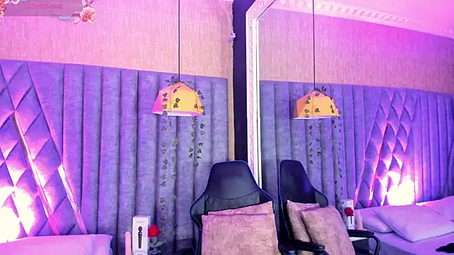 Snapshot of SkylerBloomm chatting on 8, 7, 2026 SkylerBloomm online show from 8, 7, 2026