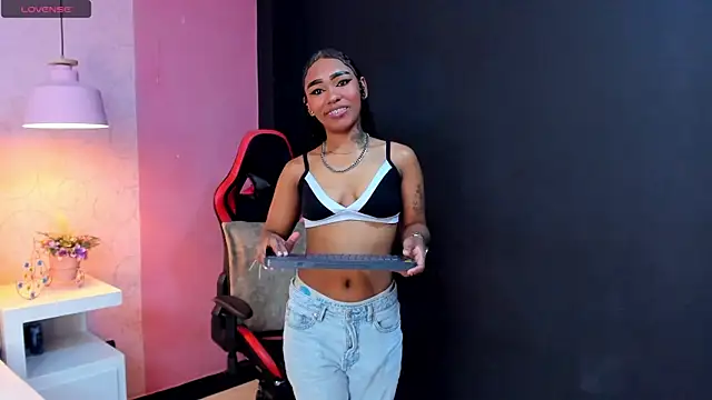 SkylerBloomm online show from 13, 10, 2025