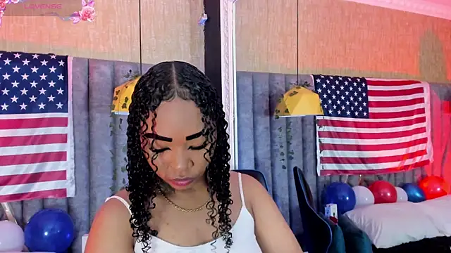 Snapshot of SkylerBloomm chatting on 4, 7, 2026 SkylerBloomm online show from 4, 7, 2026