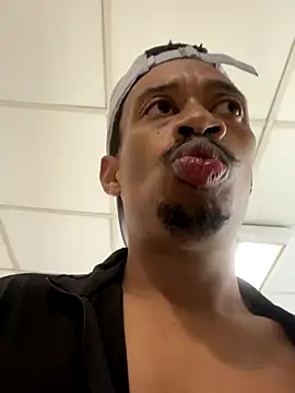 Snapshot of fitsexyman chatting on 3, 10, 2025 fitsexyman online show from 3, 10, 2025