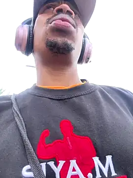 Snapshot of fitsexyman chatting on 30, 9, 2025 fitsexyman online show from 30, 9, 2025