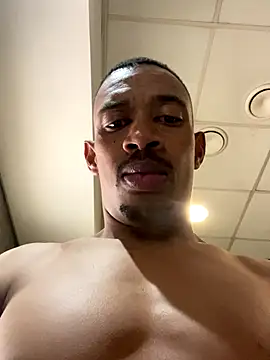 Snapshot of fitsexyman chatting on 5, 11, 2025 fitsexyman online show from 5, 11, 2025