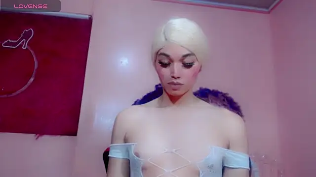 Candy Walker  online show from 20, 11, 2025