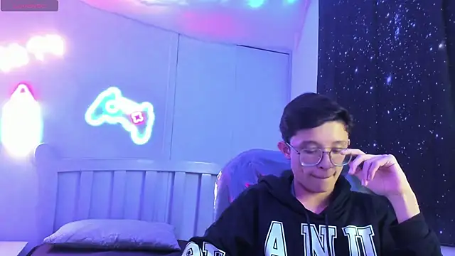 SantiagoRusso18 online show from 2, 10, 2025