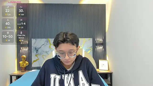 SantiagoRusso18 online show from 29, 10, 2025