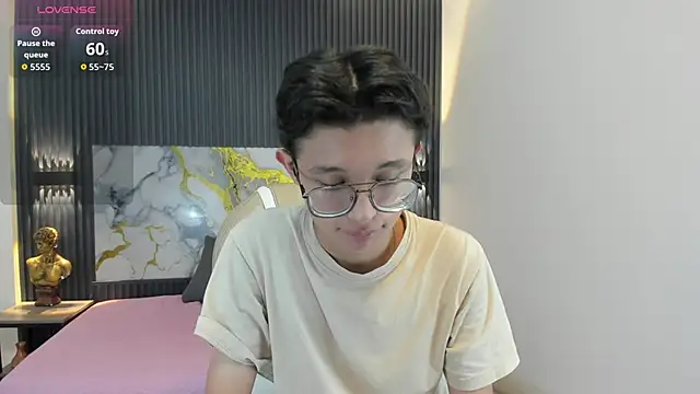 SantiagoRusso18 online show from 7, 11, 2025