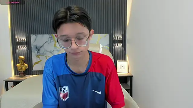 SantiagoRusso18 online show from 19, 10, 2025