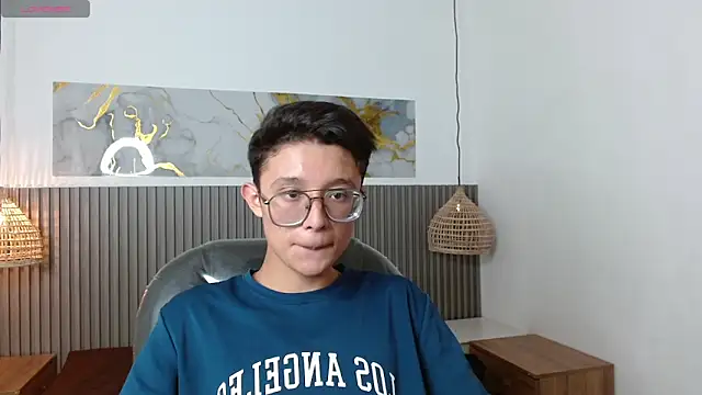 SantiagoRusso18 online show from 4, 3, 2026