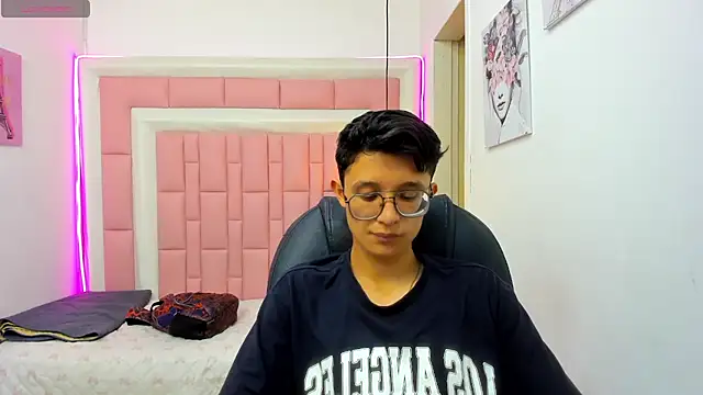 SantiagoRusso18 online show from 26, 2, 2026