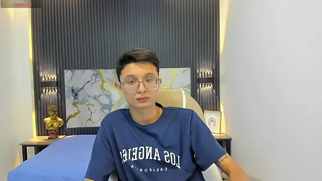 SantiagoRusso18 online show from 28, 9, 2025