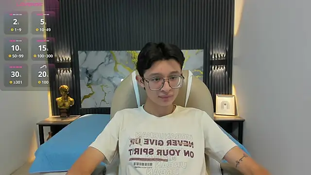 SantiagoRusso18 online show from 24, 10, 2025