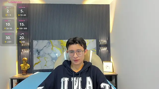 SantiagoRusso18 online show from 25, 10, 2025