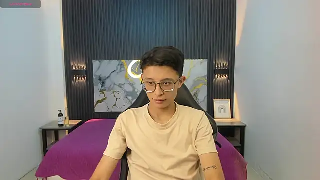 SantiagoRusso18 online show from 14, 2, 2026