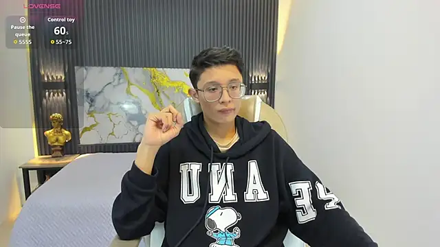 SantiagoRusso18 online show from 26, 9, 2025