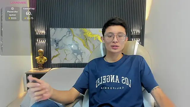 SantiagoRusso18 online show from 8, 10, 2025