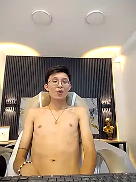 SantiagoRusso18 online show from 7, 10, 2025