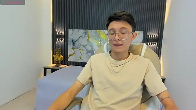 SantiagoRusso18 online show from 19, 9, 2025