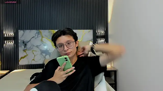 SantiagoRusso18 online show from 26, 11, 2025