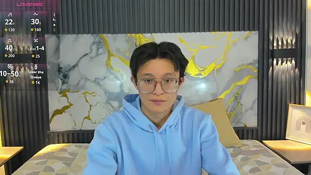 SantiagoRusso18 online show from 5, 12, 2025