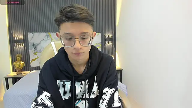 SantiagoRusso18 online show from 10, 9, 2025