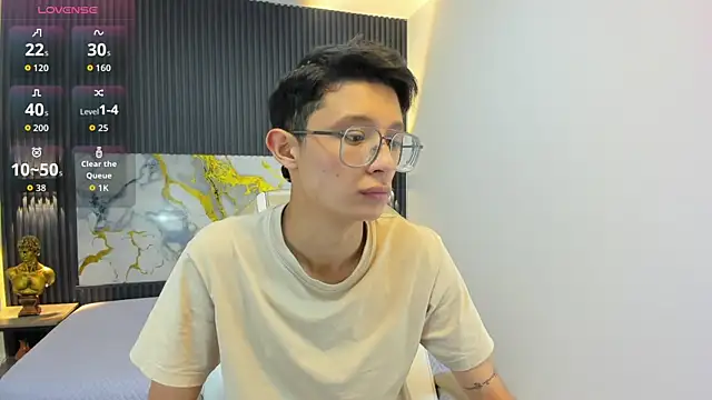 SantiagoRusso18 online show from 23, 9, 2025