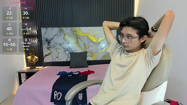 SantiagoRusso18 online show from 14, 11, 2025