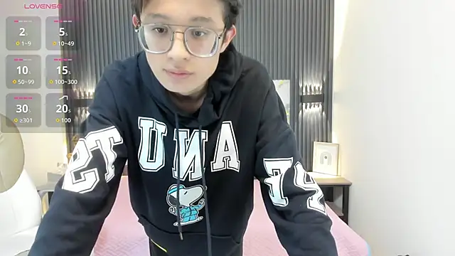 SantiagoRusso18 online show from 16, 11, 2025