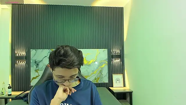 SantiagoRusso18 online show from 2, 2, 2026