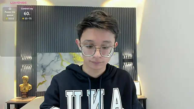 SantiagoRusso18 online show from 10, 10, 2025