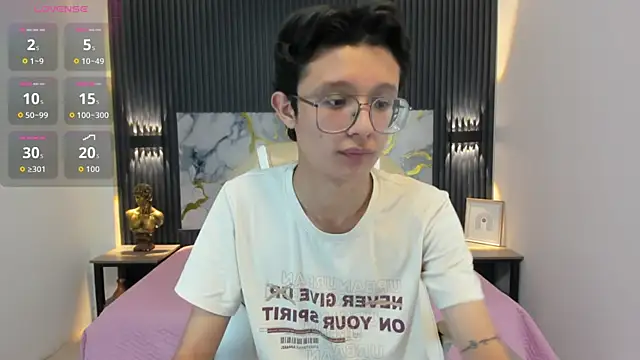 SantiagoRusso18 online show from 11, 11, 2025