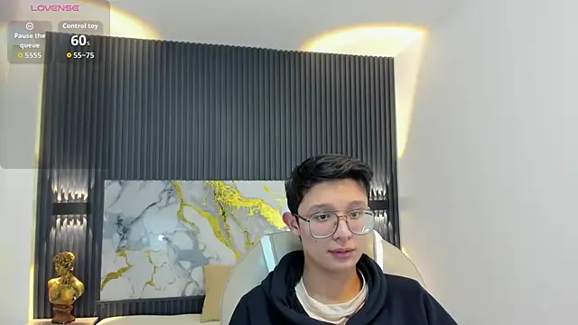 SantiagoRusso18 online show from 13, 10, 2025