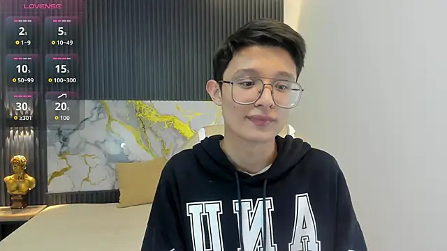 SantiagoRusso18 online show from 11, 10, 2025