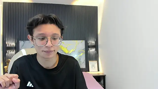 SantiagoRusso18 online show from 10, 11, 2025