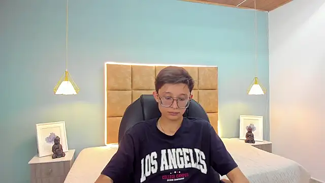 SantiagoRusso18 online show from 14, 10, 2025