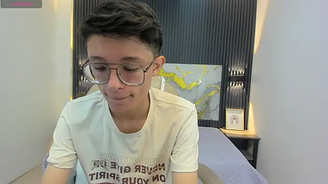 SantiagoRusso18 online show from 9, 9, 2025