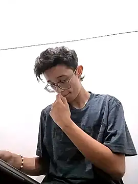 SantiagoRusso18 online show from 12, 1, 2026